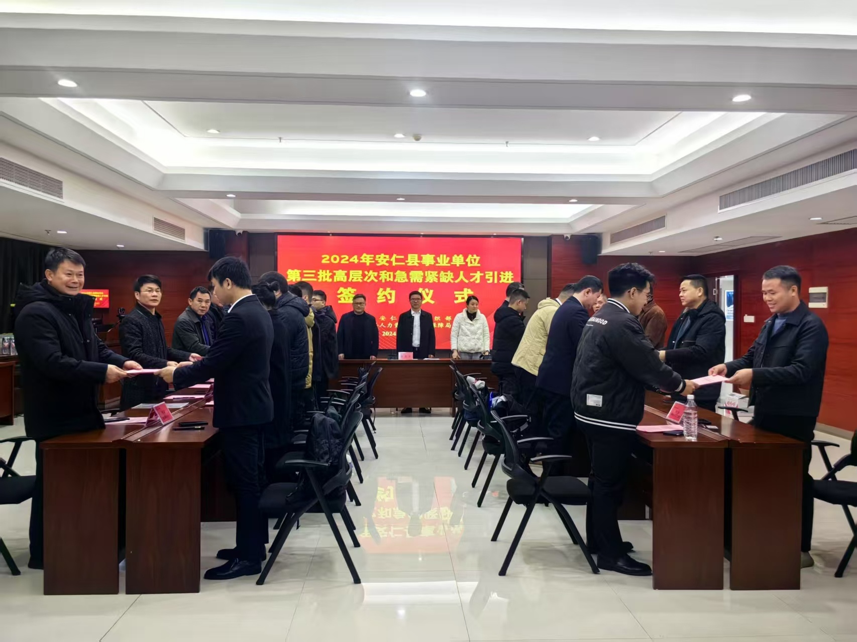 人才“活水”浇灌产业沃土 “引育留用”激活发展动能