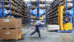 2024 年美国自有品牌食品杂货销售额增长39%(图1)