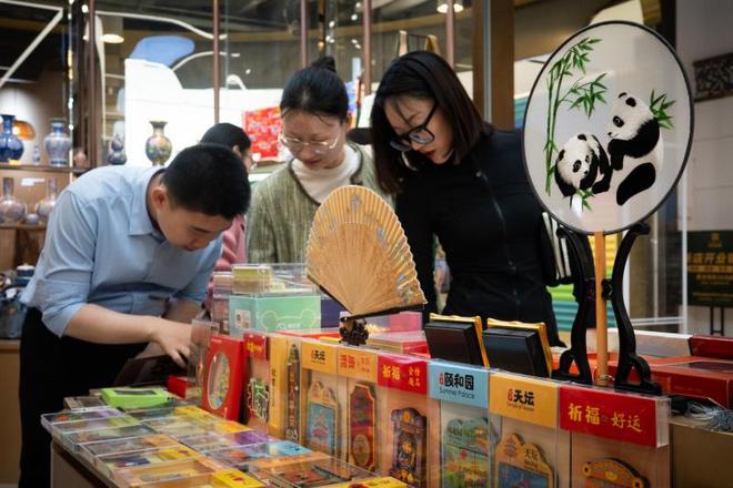 从“购物地标”到“中国设计国际窗口” 北京秀水街蜕变之路｜民企显身手(图6)