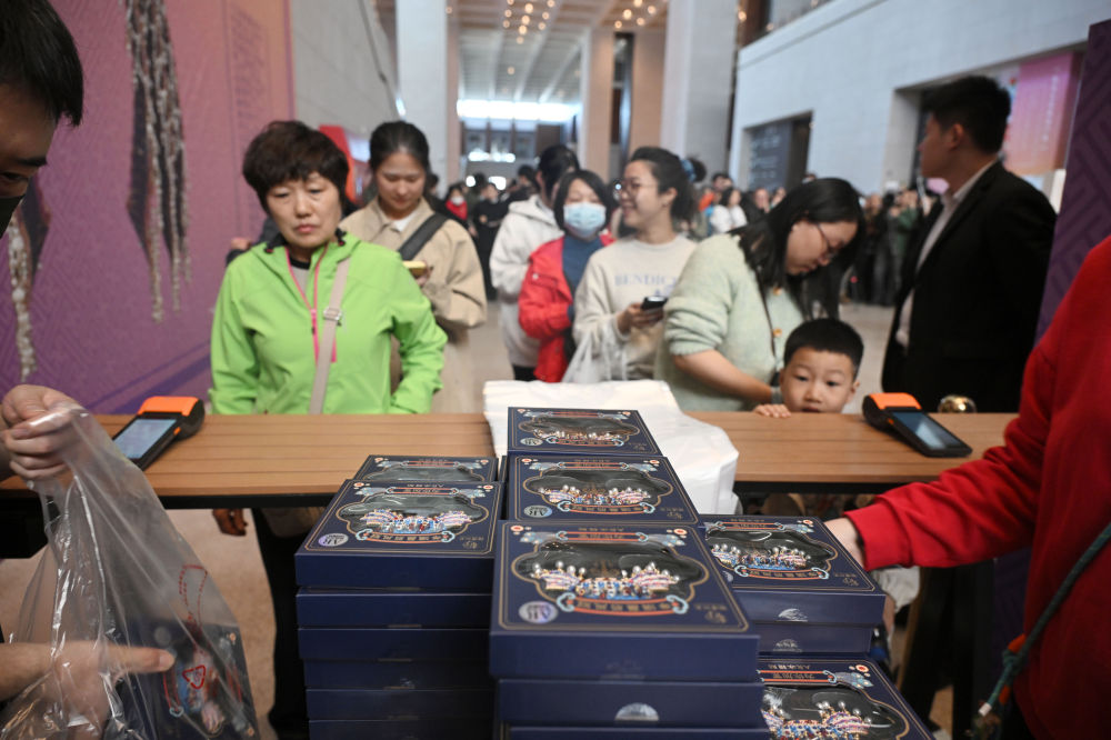文化新观察·文化赋能经济社会发展系列谈｜传统引领“新国潮”(图1)