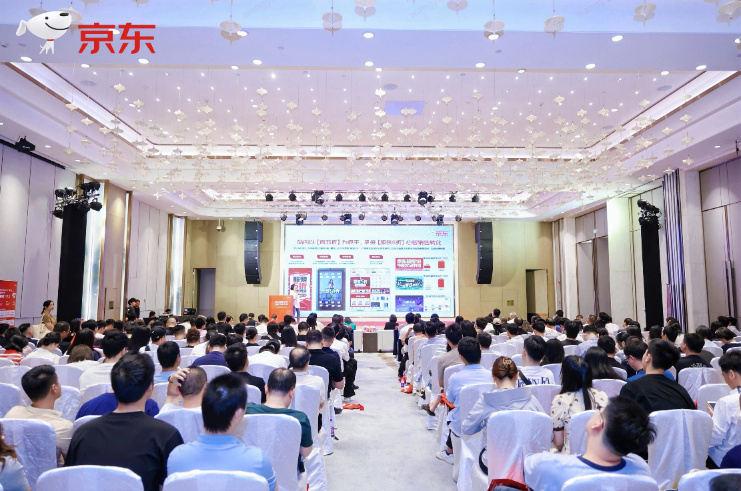 真金白银扶持新商成长 京东为服饰、美妆、运动等商家返佣等补贴近千万元(图1)