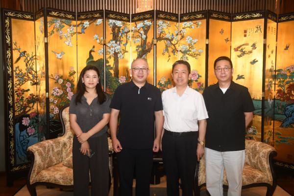 拥抱Z世代国潮IP品牌“福福贴贴”创始人到访红豆集团探讨战略合作