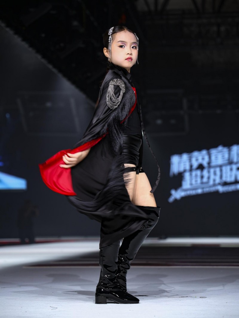 2025精英童模超级联赛全球形象大使金诗颖 荣获礼服赛冠军(图6)
