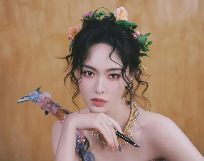 W盛典女明星杀疯了！热巴杨幂比拼顶奢高定刘诗诗资源不如唐嫣(图12)