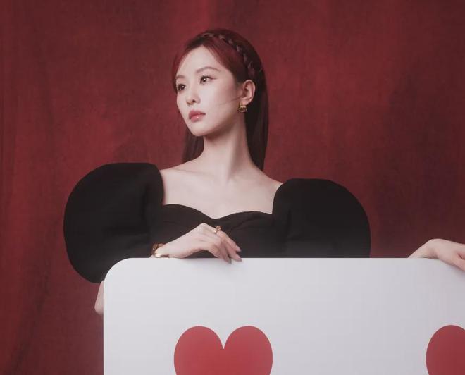 W盛典女明星杀疯了！热巴杨幂比拼顶奢高定刘诗诗资源不如唐嫣(图19)