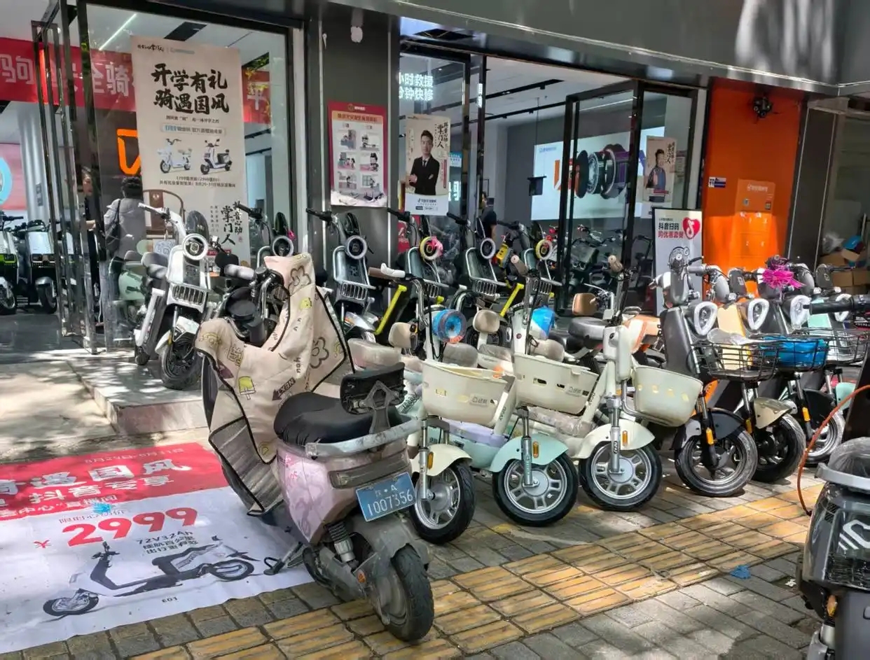 记者走访伞塔路电动自行车市场：暂未见新国标车辆上市 老款仍是销售主力