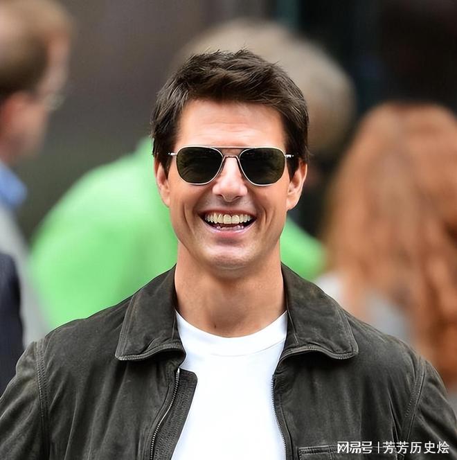 阿汤哥的女儿：身高超17米越长越像父亲穿衣风格和母亲一样