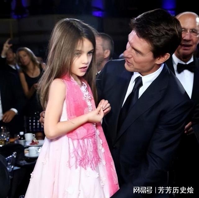 阿汤哥的女儿：身高超17米越长越像父亲穿衣风格和母亲一样(图5)