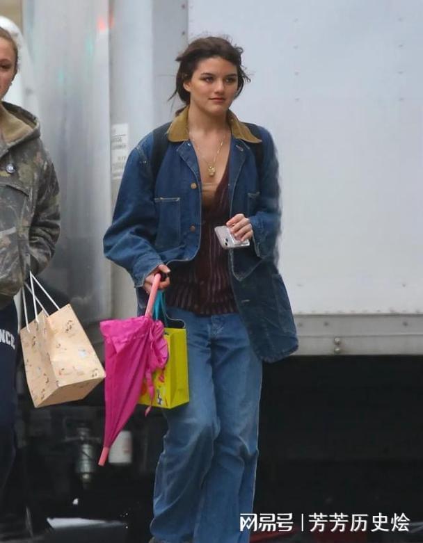 阿汤哥的女儿：身高超17米越长越像父亲穿衣风格和母亲一样(图12)