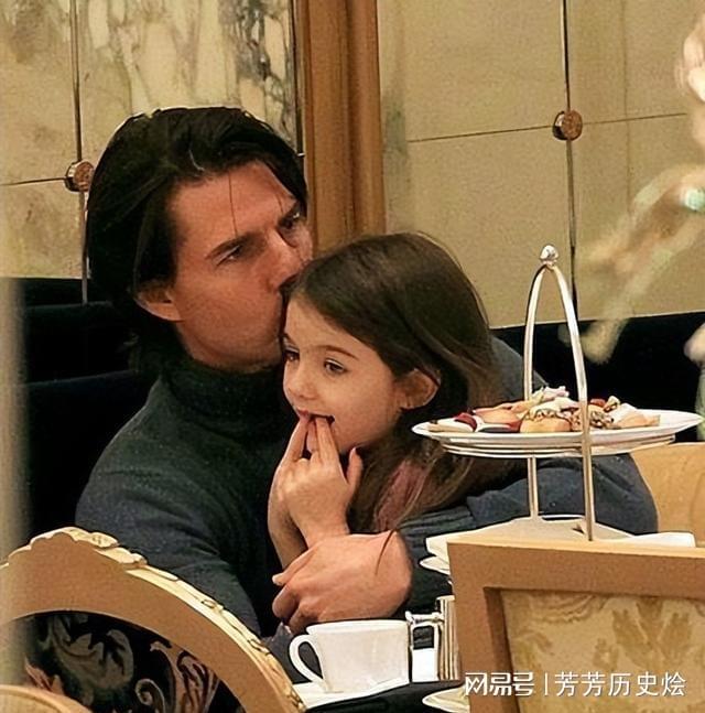 阿汤哥的女儿：身高超17米越长越像父亲穿衣风格和母亲一样(图9)