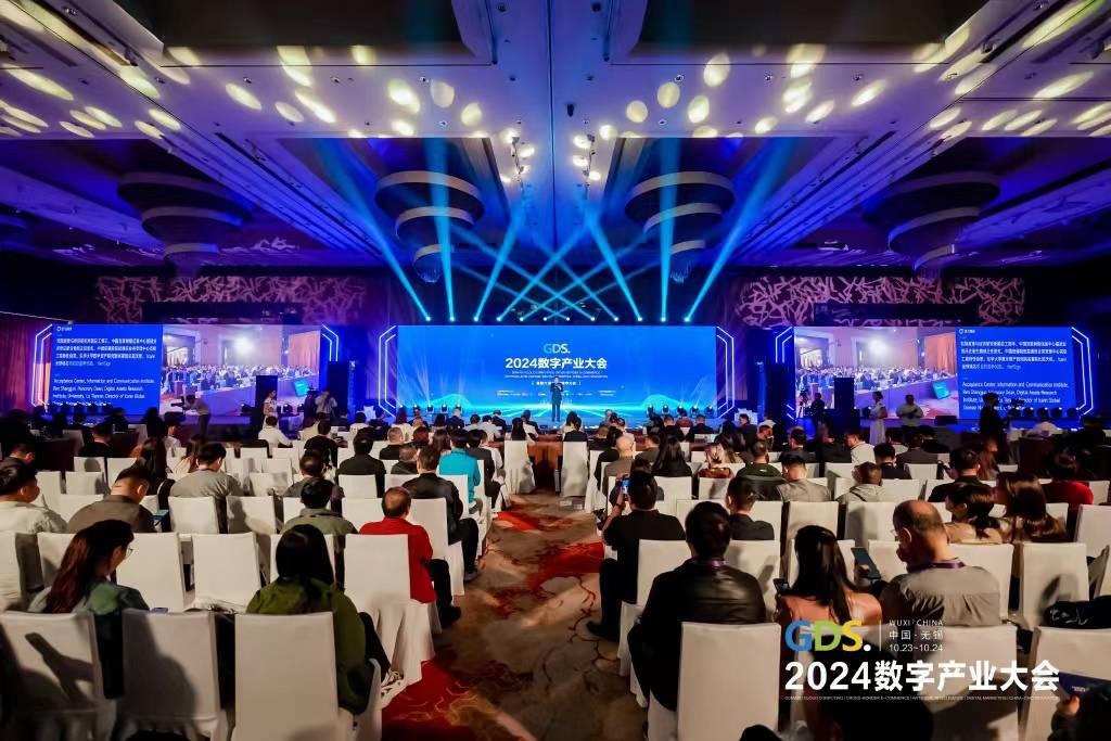 实力认证续写辉煌！超威电池蝉联2025ADMEN国际大赏这两项重磅大奖