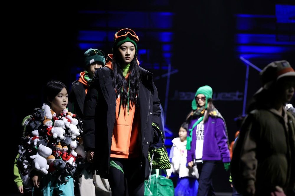 第33届“真维斯杯”总决赛在京举行 代言人王一博2024秋冬系列全新发布(图2)