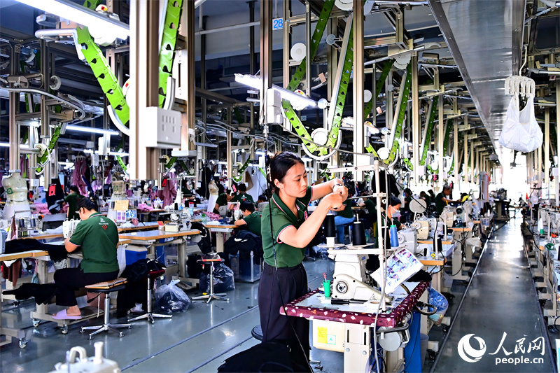 于都纺织产业数字化转型:小布料拼出大“织”慧(图2)