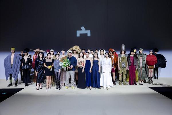 宀 三登上海时装周诠释“宝盖在头上”的东方哲思(图2)