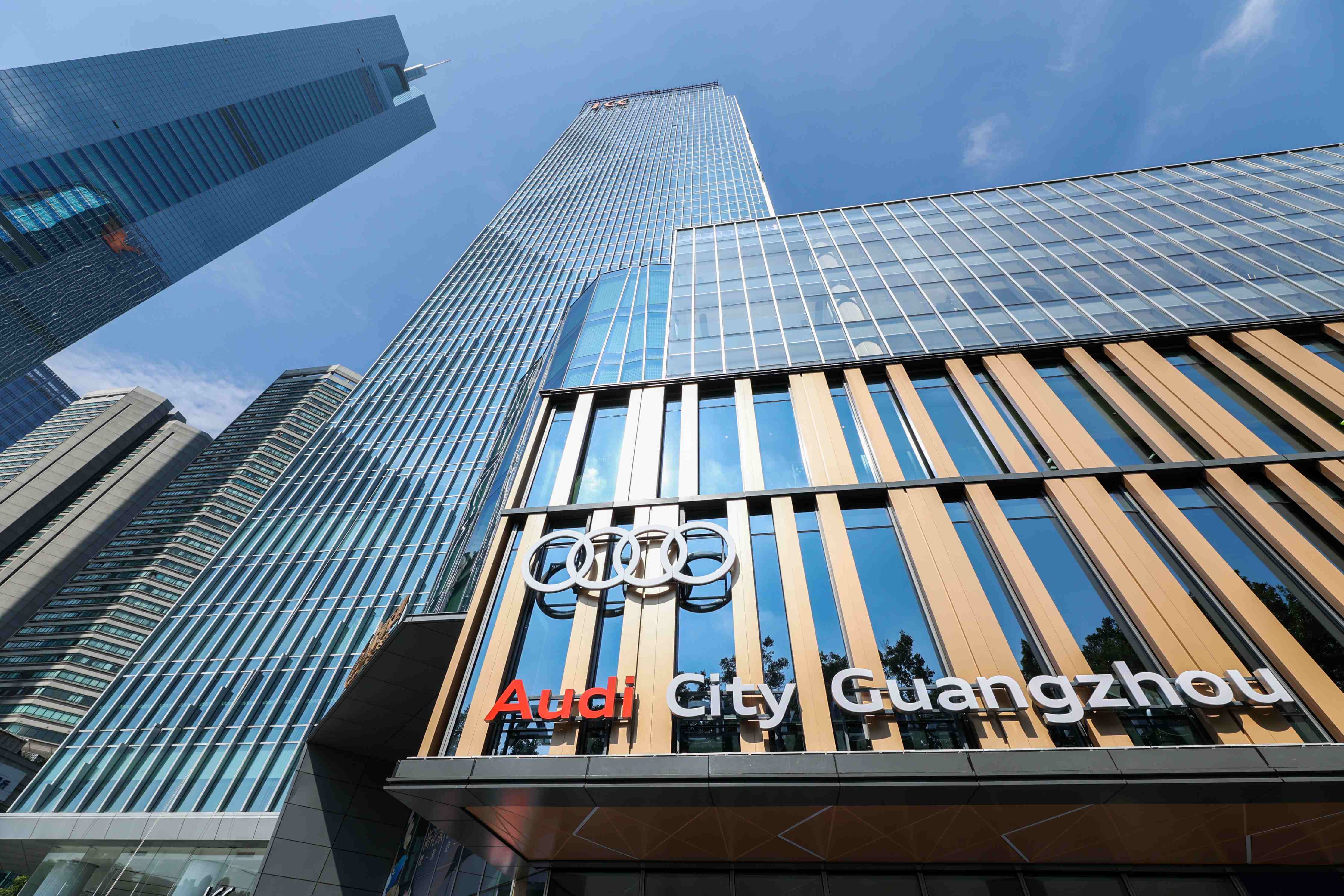 高营销低研发模式承压珀莱雅Q3营收净利双位数负增长创二代接班冲击港股