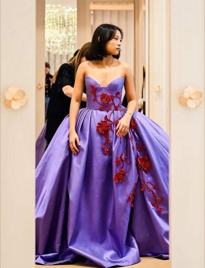 陈可辛吴君如19岁女儿参加巴黎名媛舞会张艺谋女儿等人也参加过(图4)