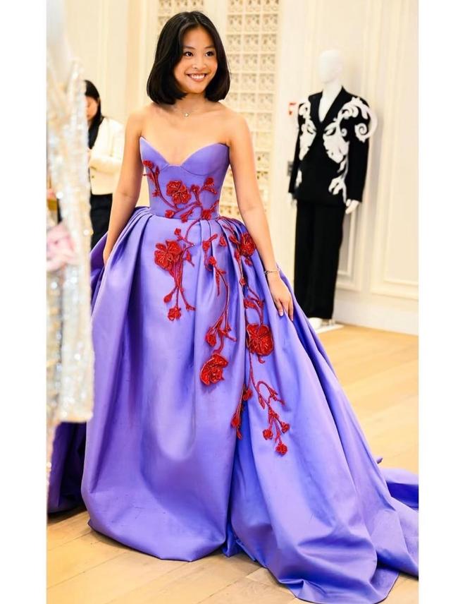 陈可辛吴君如19岁女儿参加巴黎名媛舞会张艺谋女儿等人也参加过(图3)