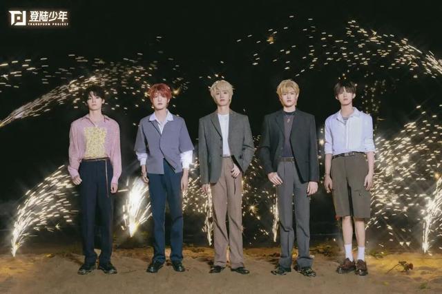 ELLE风尚盛典秒变菜市场有人摔倒、有人调侃内涵状况百出(图13)