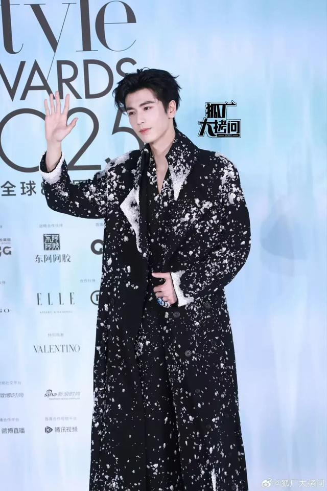 ELLE风尚盛典秒变菜市场有人摔倒、有人调侃内涵状况百出(图16)