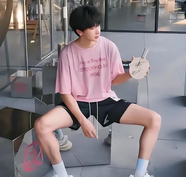 长得丑、演戏烂爹妈“强捧不红”的3位星二代注定走不远(图21)