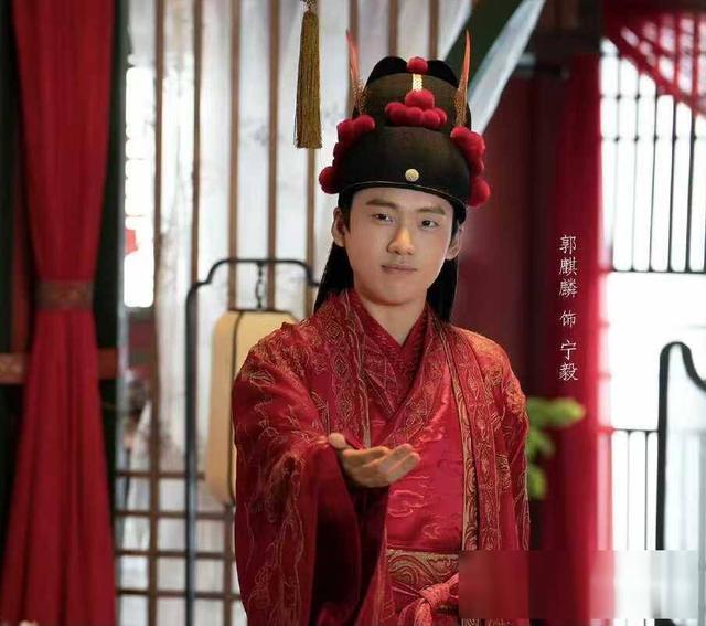 长得丑、演戏烂爹妈“强捧不红”的3位星二代注定走不远(图35)