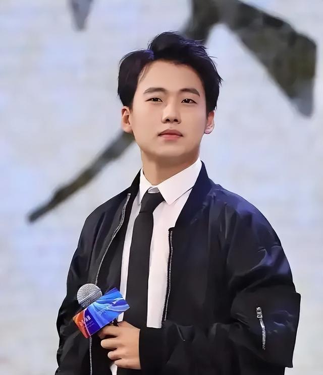 长得丑、演戏烂爹妈“强捧不红”的3位星二代注定走不远(图37)