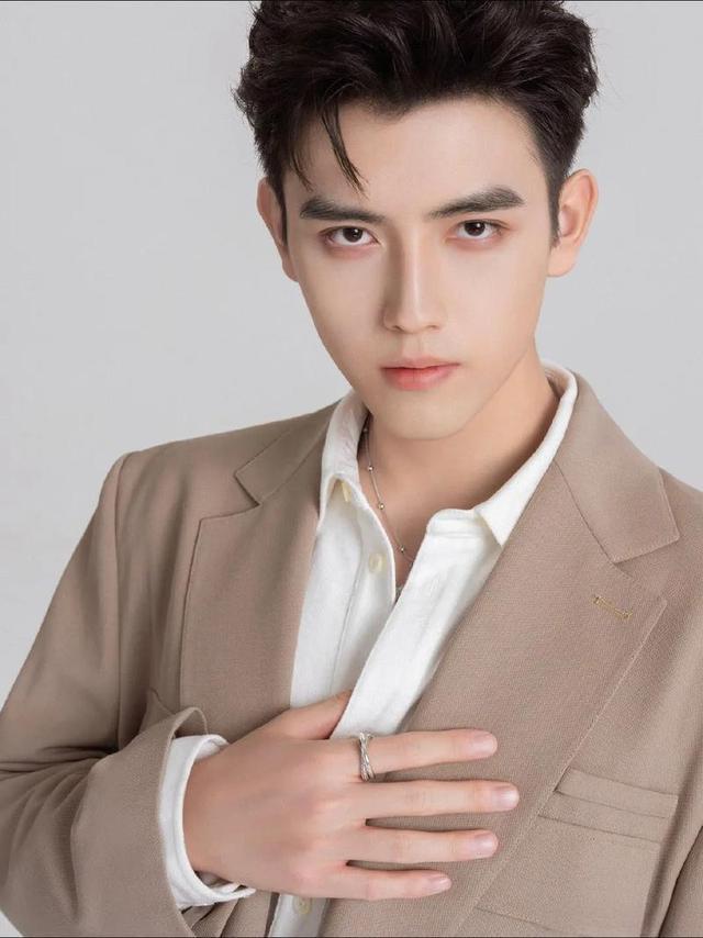 长得丑、演戏烂爹妈“强捧不红”的3位星二代注定走不远(图38)