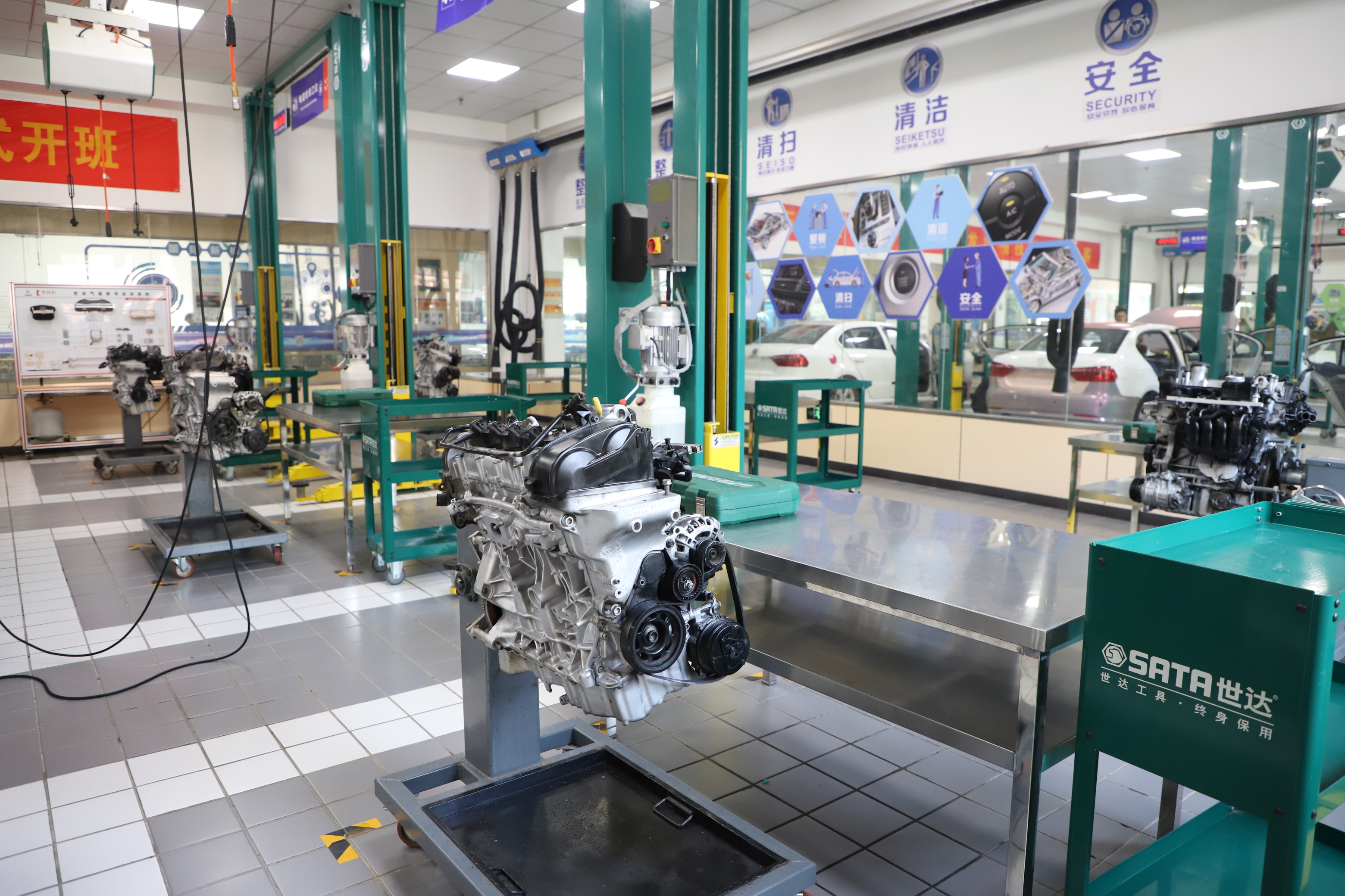 河北万通汽修学校:专业铸就未来技能点亮人生(图2)