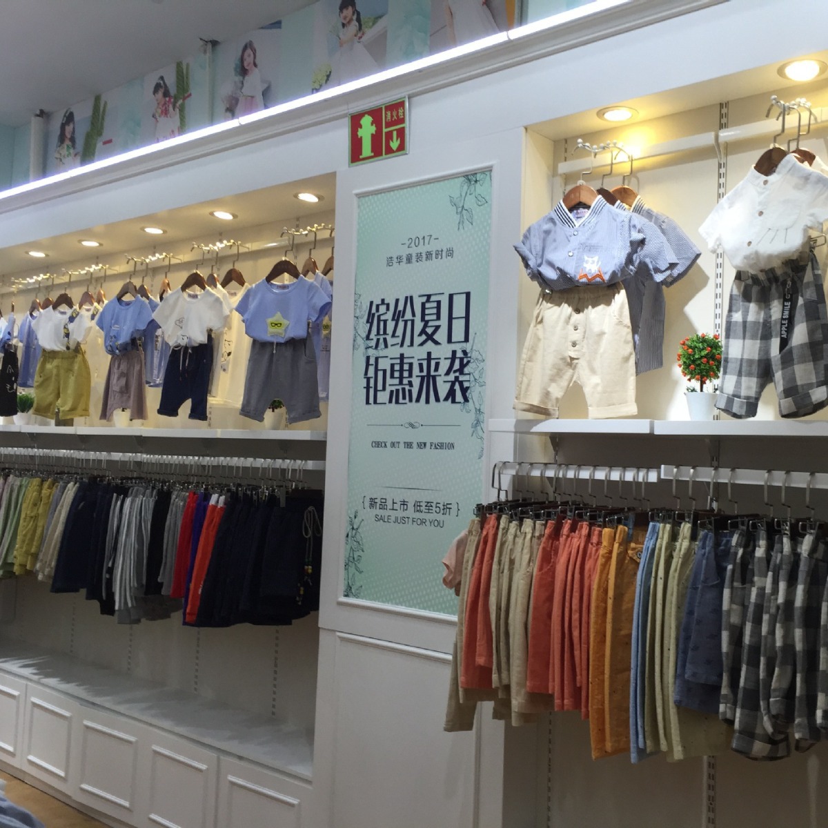 从街头风景到千亿级市场“新中式”服装扮靓“新消费”