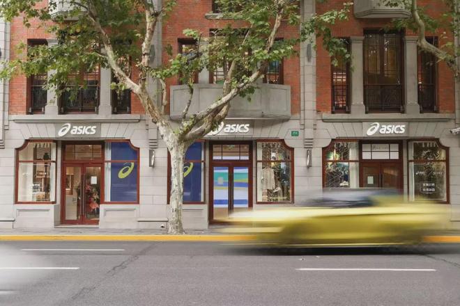 一年吸金330亿低调跑鞋卖爆中国(图3)