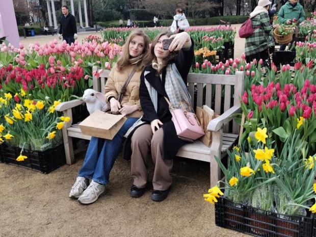 马达加斯加姑娘为一朵牡丹“打飞的”上海把赏花经济做成“城市名片”(图4)