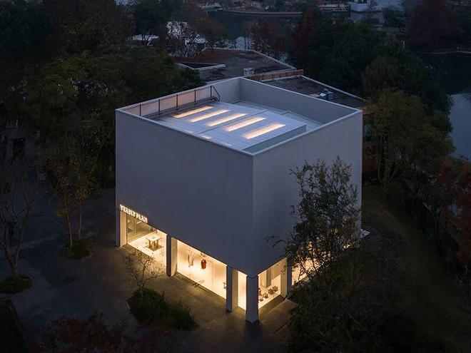 YEARLY PLAN落子成都麓湖CPI这个中国当代品牌不到三年时间打造十余家店