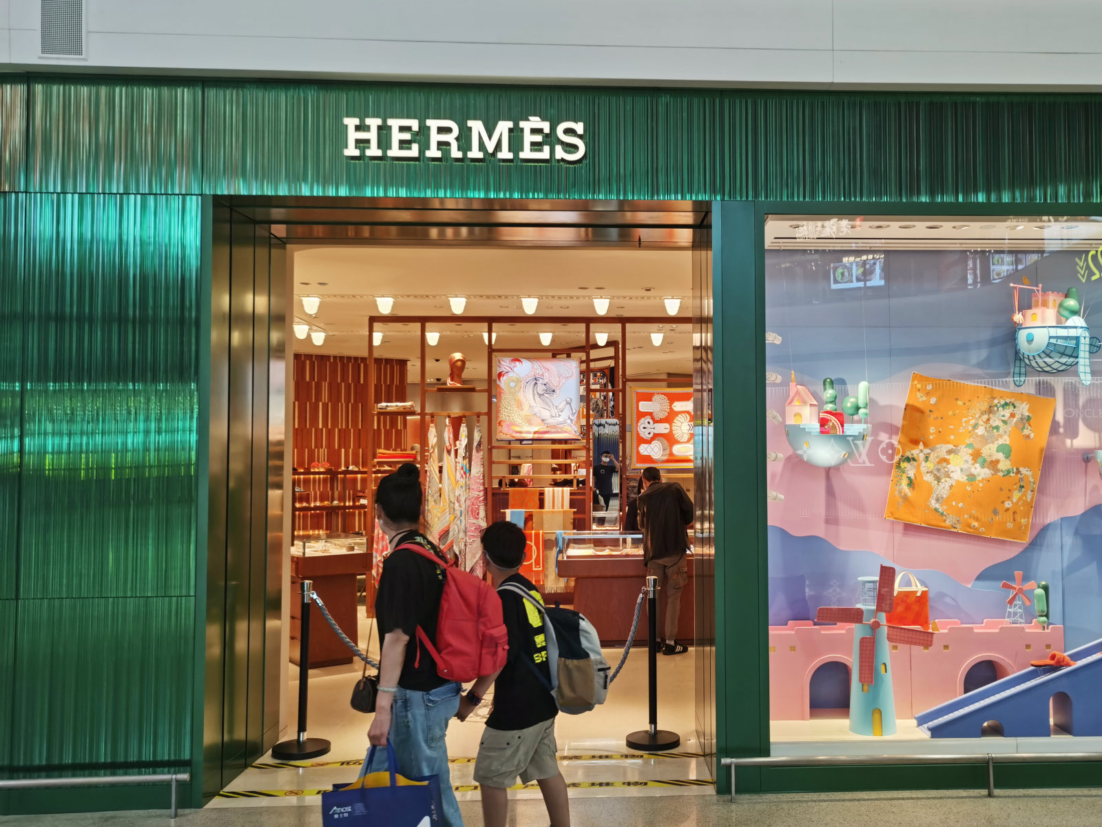 美以伊冲突50天迎重大转折原油狂泻10%纳指13连涨创34年最长纪录；中东战火如何击穿爱马仕的“抗周期”神话；诺基亚回来了股价创16年来新高 一周国际财经(图16)