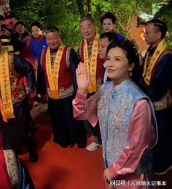 自带气场！刘涛赴湄洲岛为妈祖庆生守夜祈福端庄温柔(图4)