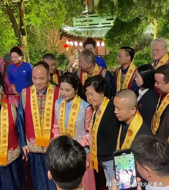 自带气场！刘涛赴湄洲岛为妈祖庆生守夜祈福端庄温柔(图6)