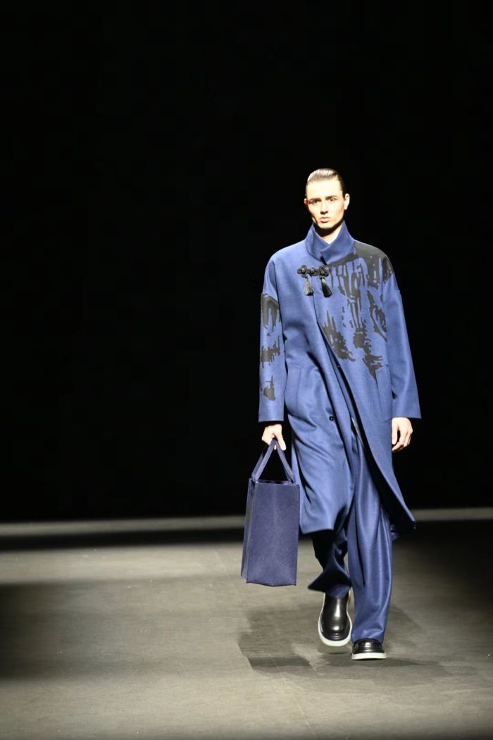 2024版服装厂定制军装加工合同协议范本docx