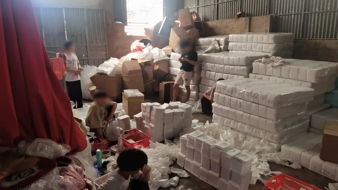 鹰潭月湖公安集中销毁16000个假劣电子产品配件涉案金额超2000万元(图2)