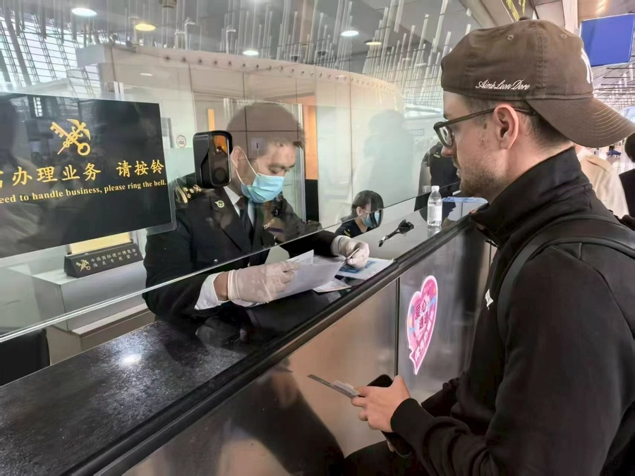 数读中国开局新活力｜同比增长300%！离境退税20版让“购在中国”更便利(图2)
